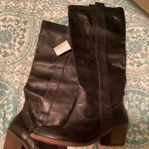 Guess Leather Boots Sz 7 Super Soft Leather Never Worn